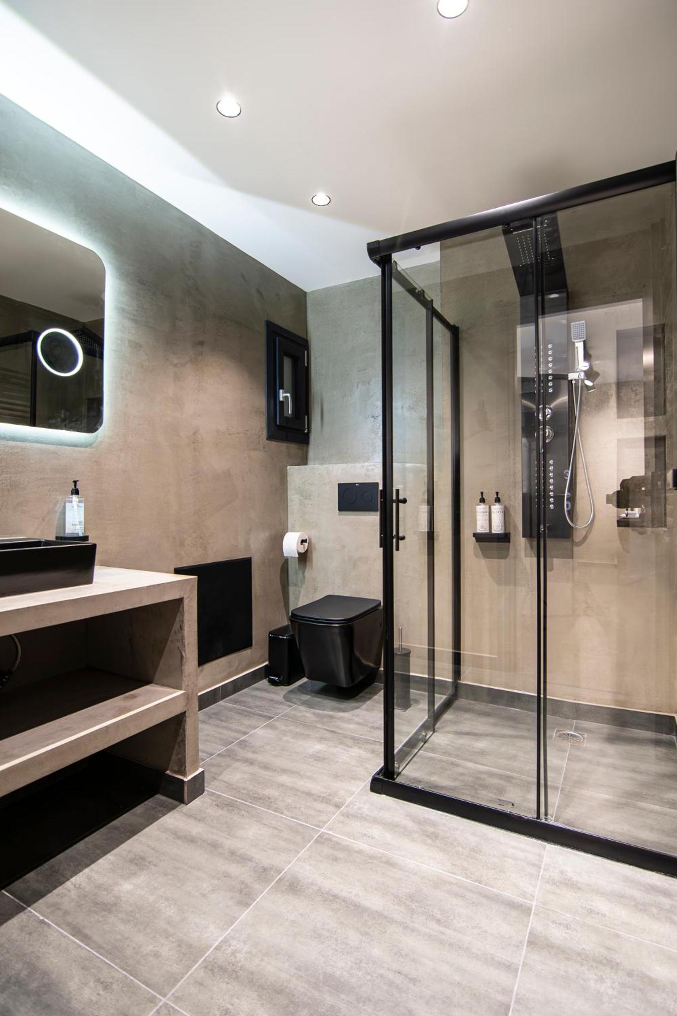 Flats Avenue 236 *